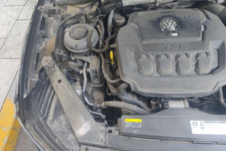 Used Volkswagen Magotan 2019 330TSI DSG Leading Model China VI Standard Engine Bay Right
