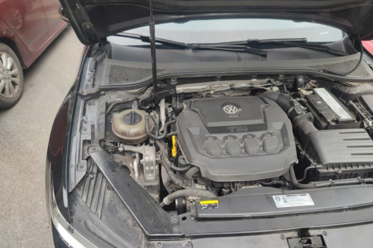 Used Volkswagen Magotan 2019 330TSI DSG Leading Edition China V Standard Engine Bay Right