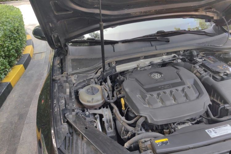 Used Volkswagen Magotan 2019 330TSI DSG Luxury Version China VI Standard Engine Bay Right