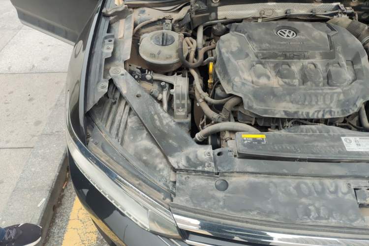 Used Volkswagen Magotan 2019 330TSI DSG Leading Model China VI Standard Engine Bay Right