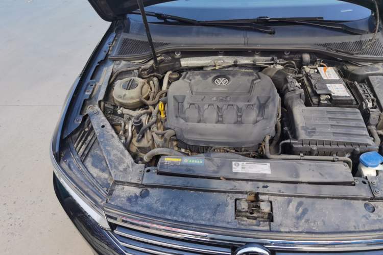 Used Volkswagen Magotan 2019 330TSI DSG Luxury Version China VI Standard Engine Bay Right