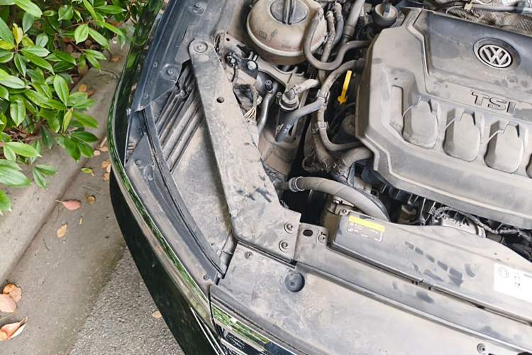 Used Volkswagen Magotan 2019 330TSI DSG Leading Model China VI Standard Engine Bay Right