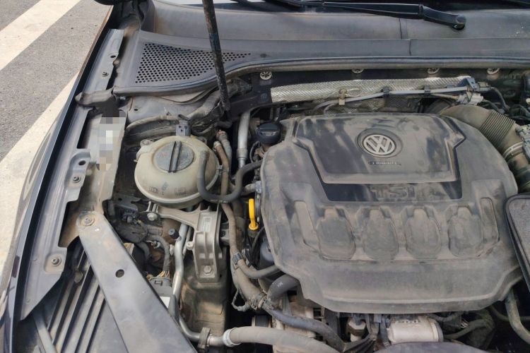 Used Volkswagen Magotan 2019 330TSI DSG Luxury Version China VI Standard Engine Bay Right