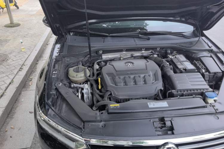Used Volkswagen Magotan 2019 330TSI DSG Leading Edition China V Standard Engine Bay Right