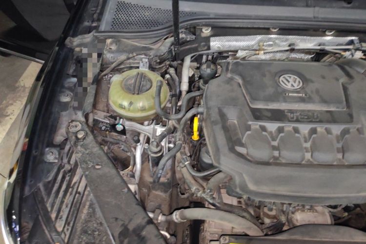 Used Volkswagen Magotan 2019 330TSI DSG Luxury Version China VI Standard Engine Bay Right