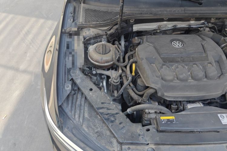 Used Volkswagen Magotan 2019 330TSI DSG Luxury Version China VI Standard Engine Bay Right