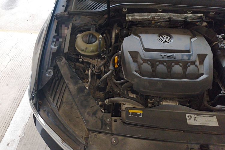 Used Volkswagen Magotan 2019 330TSI DSG Leading Model China VI Standard Engine Bay Right