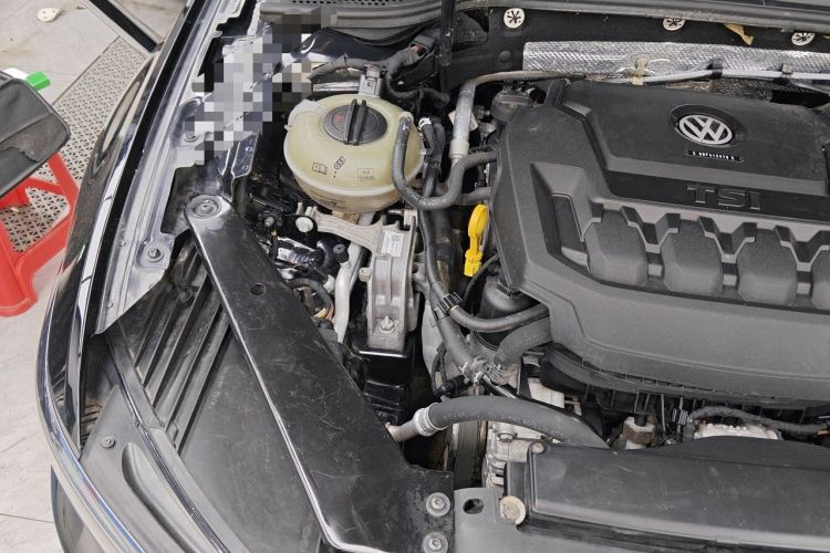 Used Volkswagen Magotan 2019 330TSI DSG Leading Edition China V Standard Engine Bay Right