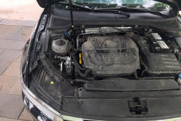 Used Volkswagen Magotan 2019 330TSI DSG Luxury Version China VI Standard Engine Bay Right
