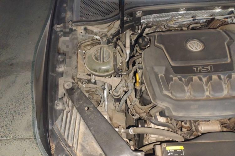 Used Volkswagen Magotan 2019 330TSI DSG Leading Model China VI Standard Engine Bay Right