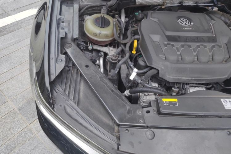 Used Volkswagen Magotan 2019 330TSI DSG Luxury Version China VI Standard Engine Bay Right