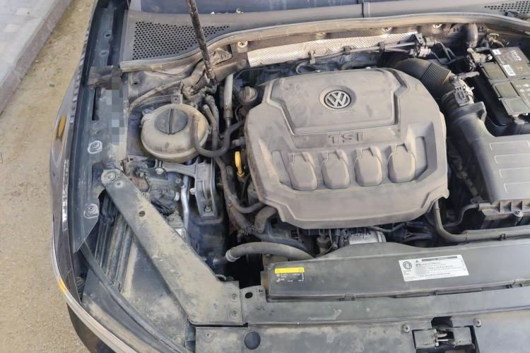 Used Volkswagen Magotan 2019 330TSI DSG Leading Model China VI Standard Engine Bay Right