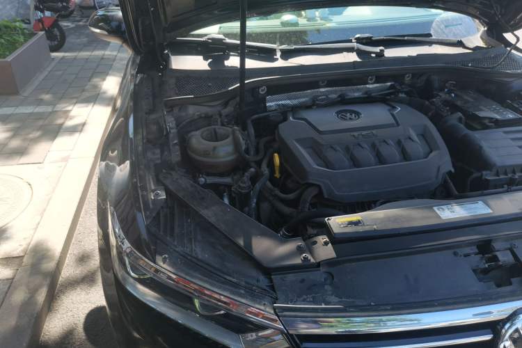 Used Volkswagen Magotan 2019 330TSI DSG Leading Model China VI Standard Engine Bay Right