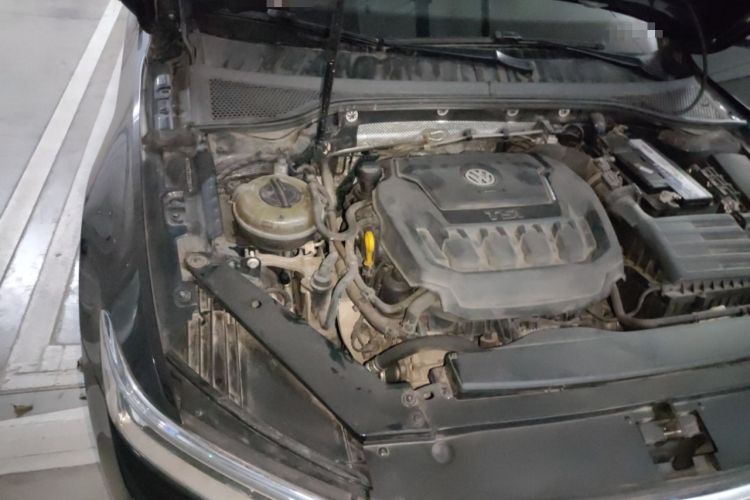 Used Volkswagen Magotan 2019 330TSI DSG Luxury Version China VI Standard Engine Bay Right