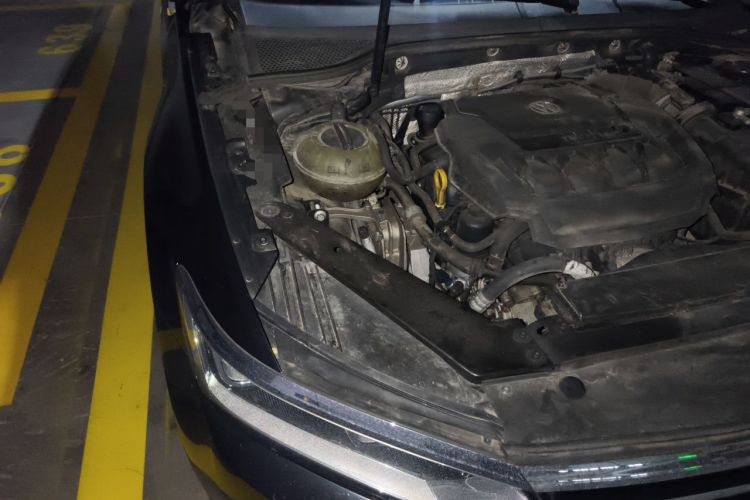 Used Volkswagen Magotan 2019 330TSI DSG Leading Model China VI Standard Engine Bay Right
