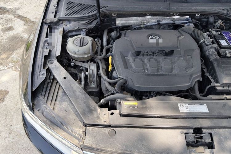 Used Volkswagen Magotan 2019 330TSI DSG Leading Edition China V Standard Engine Bay Right