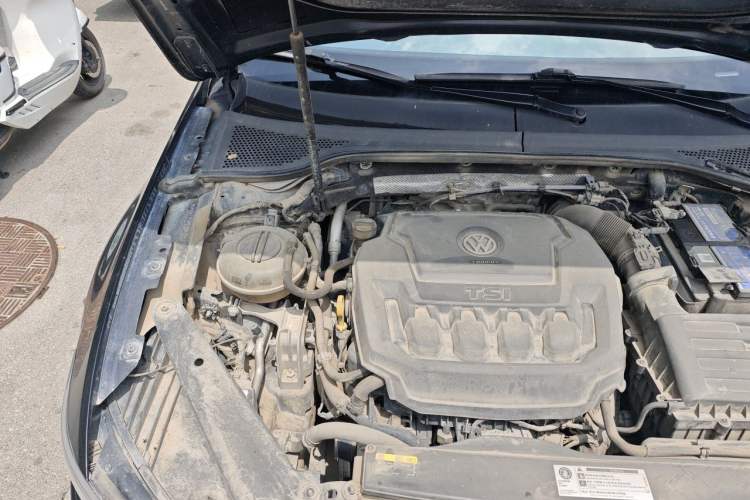 Used Volkswagen Magotan 2019 330TSI DSG Leading Model China VI Standard Engine Bay Right