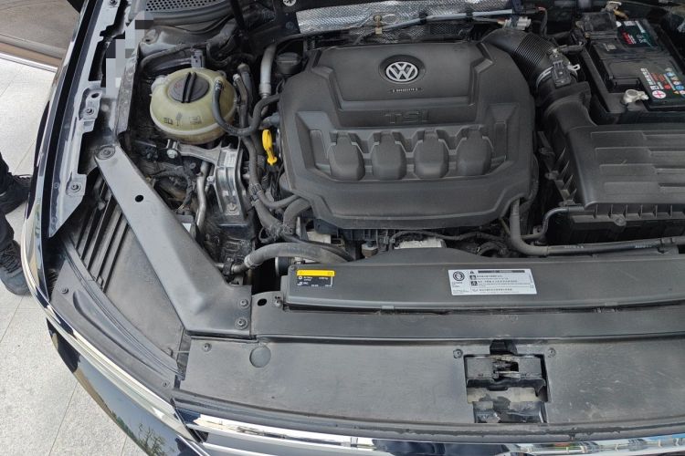 Used Volkswagen Magotan 2019 330TSI DSG Leading Model China VI Standard Engine Bay Right