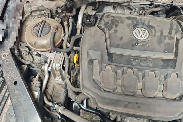 Used Volkswagen Magotan 2019 330TSI DSG Leading Model China VI Standard Engine Bay Right
