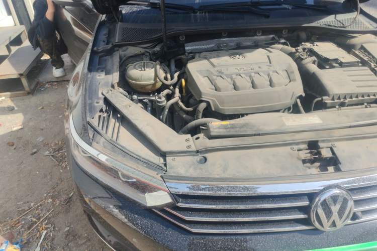 Used Volkswagen Magotan 2019 330TSI DSG Luxury Version China VI Standard Engine Bay Right