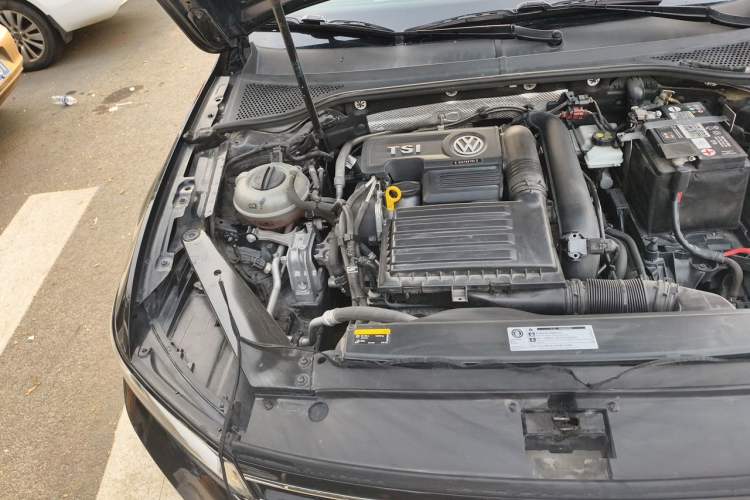 Used Volkswagen Magotan 2019 280TSI DSG Comfort Model China V Standard Engine Bay Right