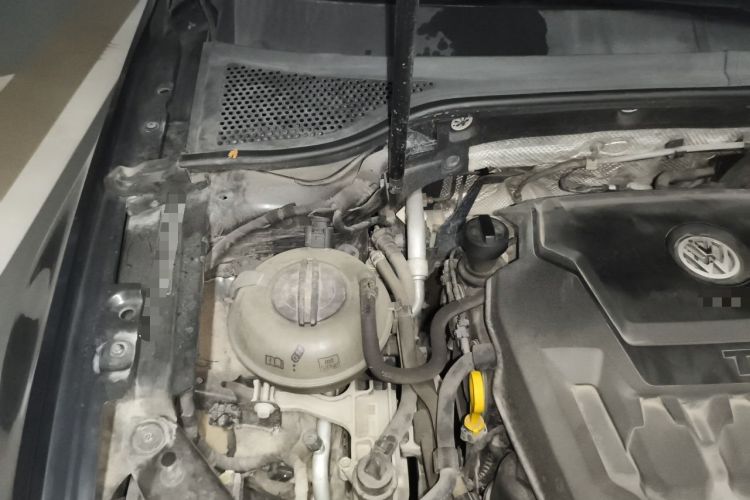 Used Volkswagen Magotan 2019 330TSI DSG Leading Model China VI Standard Engine Bay Right