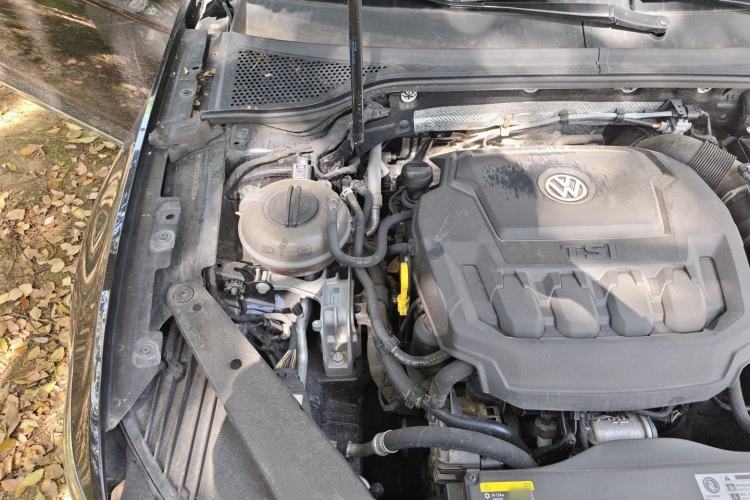 Used Volkswagen Magotan 2019 330TSI DSG Leading Edition China V Standard Engine Bay Right