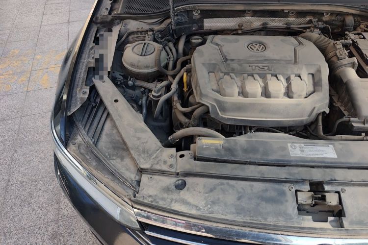 Used Volkswagen Magotan 2019 330TSI DSG Luxury Version China VI Standard Engine Bay Right