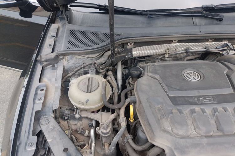 Used Volkswagen Magotan 2019 330TSI DSG Luxury Version China VI Standard Engine Bay Right
