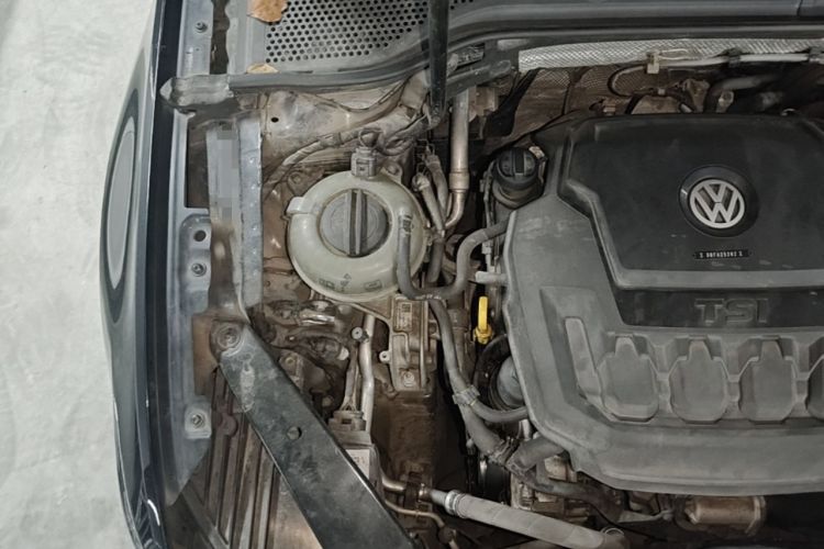 Used Volkswagen Magotan 2019 330TSI DSG Leading Edition China V Standard Engine Bay Right