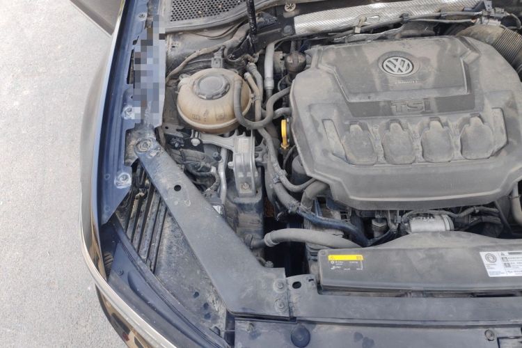 Used Volkswagen Magotan 2019 330TSI DSG Luxury Version China VI Standard Engine Bay Right