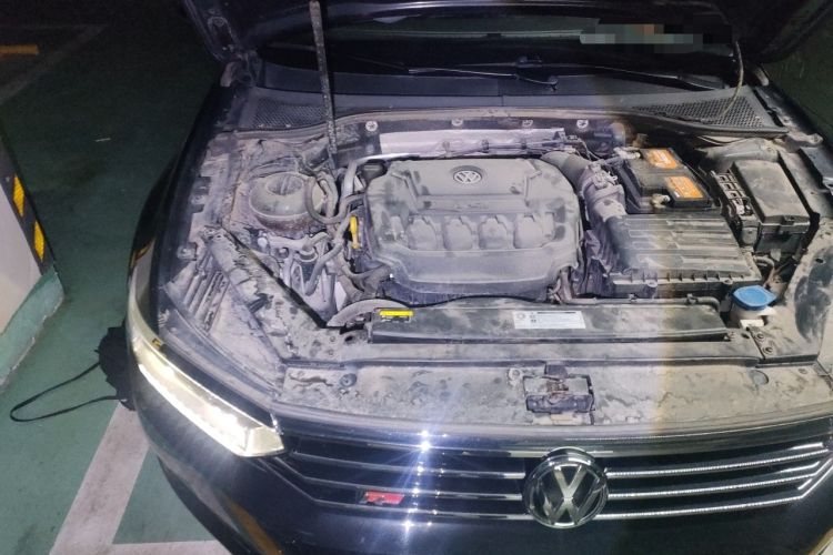 Used Volkswagen Magotan 2019 330TSI DSG Leading Model China VI Standard Engine Bay Right