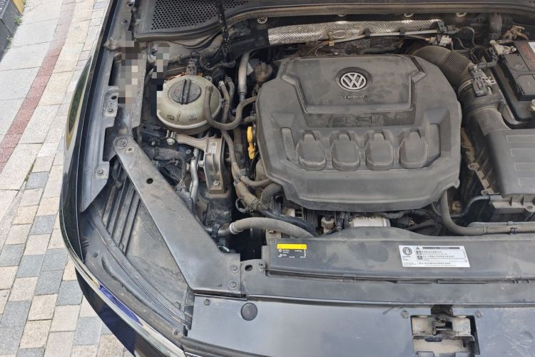 Used Volkswagen Magotan 2019 330TSI DSG Leading Model China VI Standard Engine Bay Right