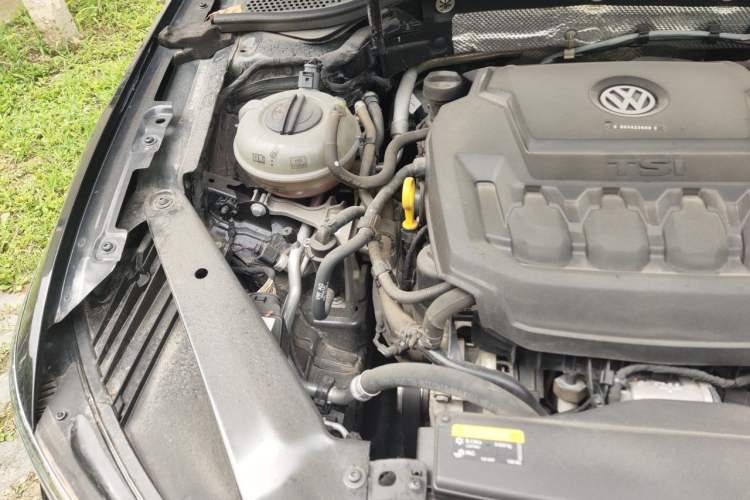 Used Volkswagen Magotan 2019 330TSI DSG Luxury Version China VI Standard Engine Bay Right