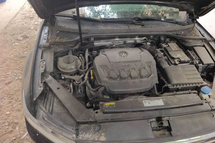 Used Volkswagen Magotan 2019 330TSI DSG Leading Model China VI Standard Engine Bay Right