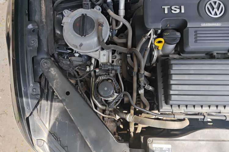 Used Volkswagen Magotan 2019 280TSI DSG Comfort Model China VI Standard Engine Bay Right