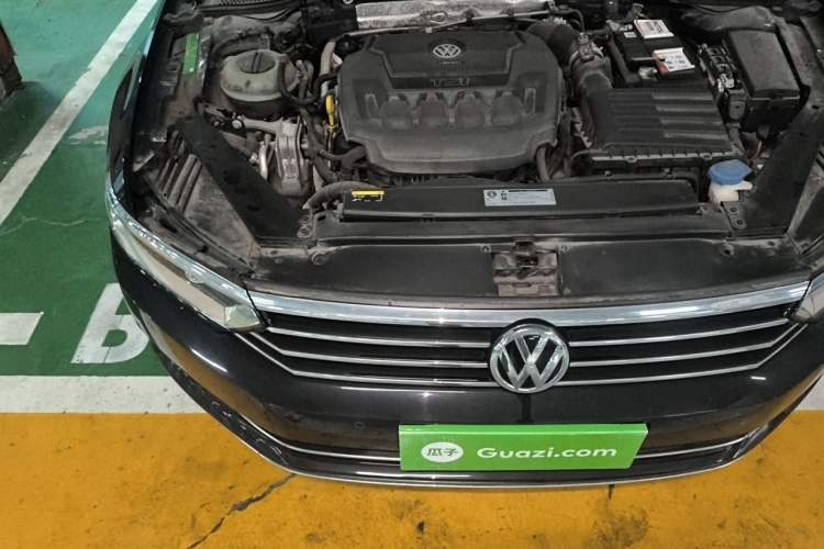 Used Volkswagen Magotan 2019 330TSI DSG Leading Edition China V Standard Engine Bay Right