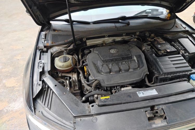 Used Volkswagen Magotan 2019 330TSI DSG Luxury Version China VI Standard Engine Bay Right