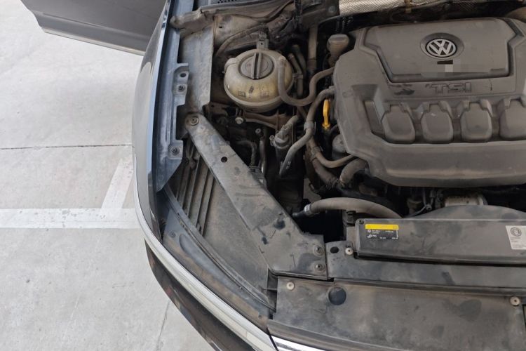 Used Volkswagen Magotan 2019 330TSI DSG Leading Model China VI Standard Engine Bay Right