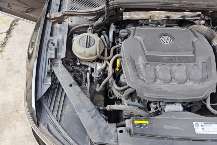 Used Volkswagen Magotan 2019 330TSI DSG Luxury Version China VI Standard Engine Bay Right