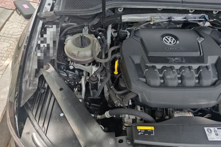 Used Volkswagen Magotan 2019 330TSI DSG Luxury Version China VI Standard Engine Bay Right