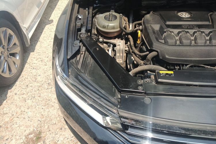 Used Volkswagen Magotan 2019 330TSI DSG Leading Model China VI Standard Engine Bay Right