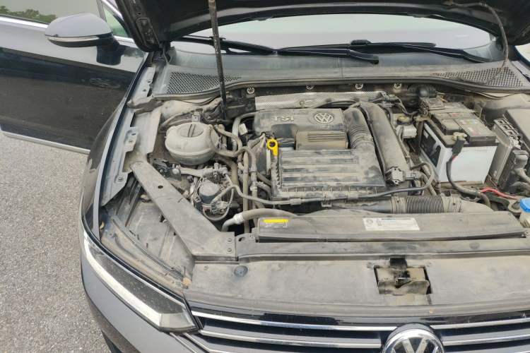 Used Volkswagen Magotan 2019 280TSI DSG Comfort Model China VI Standard Engine Bay Right
