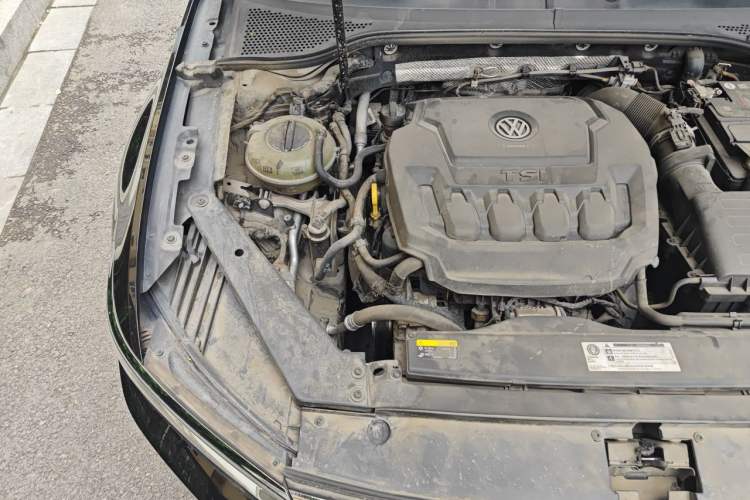 Used Volkswagen Magotan 2019 330TSI DSG Leading Model China VI Standard Engine Bay Right