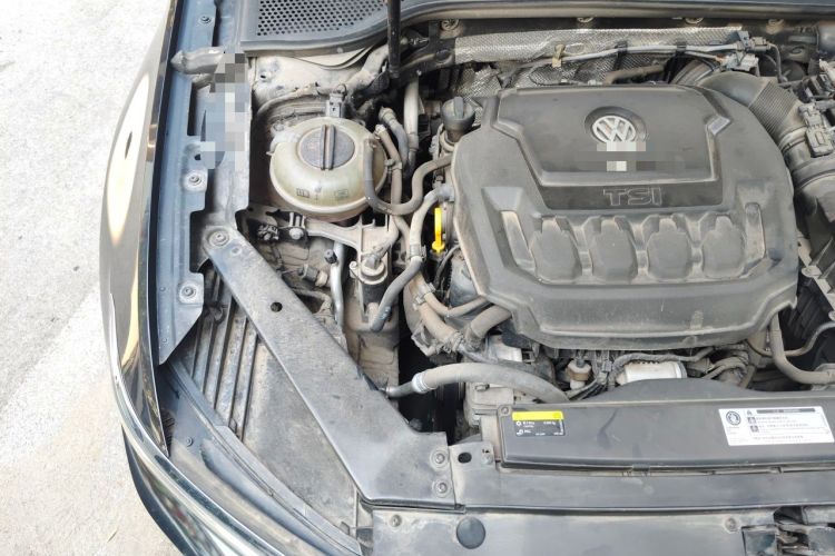 Used Volkswagen Magotan 2019 330TSI DSG Leading Model China VI Standard Engine Bay Right
