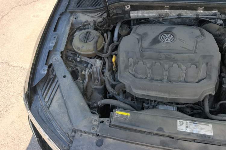 Used Volkswagen Magotan 2019 330TSI DSG Leading Edition China V Standard Engine Bay Right