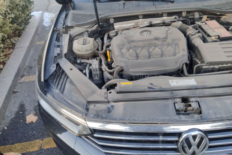 Used Volkswagen Magotan 2019 330TSI DSG Luxury Version China VI Standard Engine Bay Right