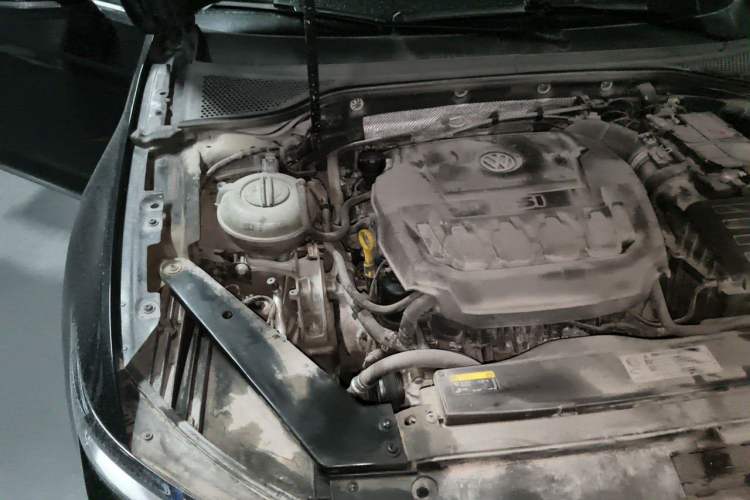 Used Volkswagen Magotan 2019 330TSI DSG Leading Edition China V Standard Engine Bay Right