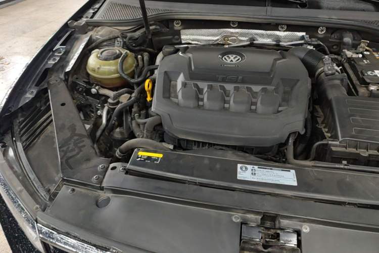 Used Volkswagen Magotan 2019 330TSI DSG Leading Model China VI Standard Engine Bay Right