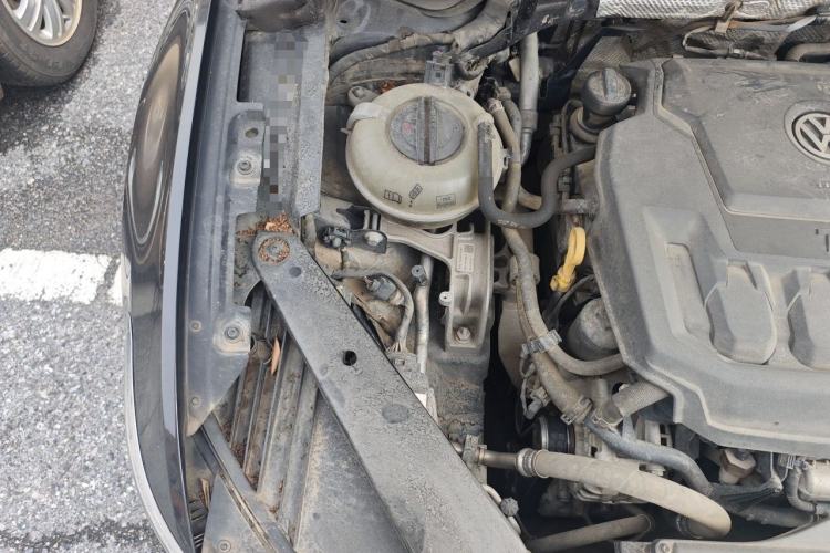 Used Volkswagen Magotan 2019 330TSI DSG Leading Edition China V Standard Engine Bay Right
